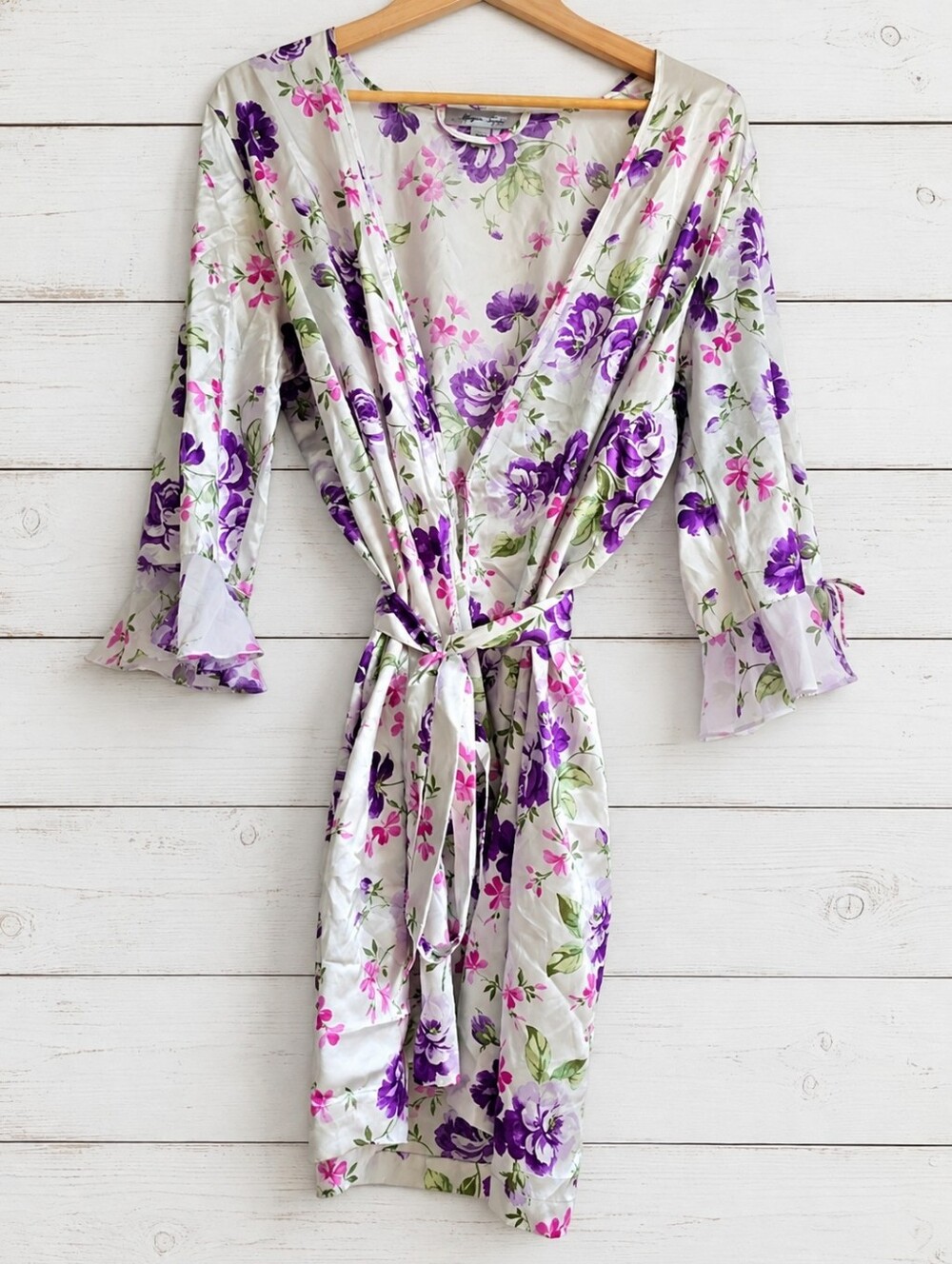 Morgan Taylor White Satin Robe with Purple Floral Print Size S/M